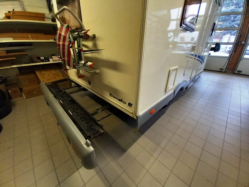 mclouis-glen-262-semintegrale-corto-barberacaravan-castelboglione-at-4