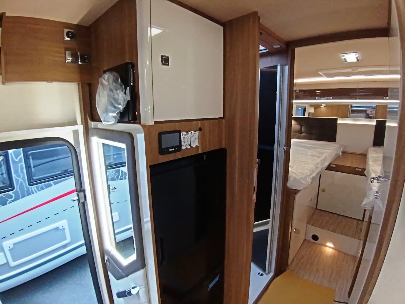 mobilvetta-krosser-86-gemelli-automatico-180-doppiopavimento-barberacaravan-castelboglione-at-11