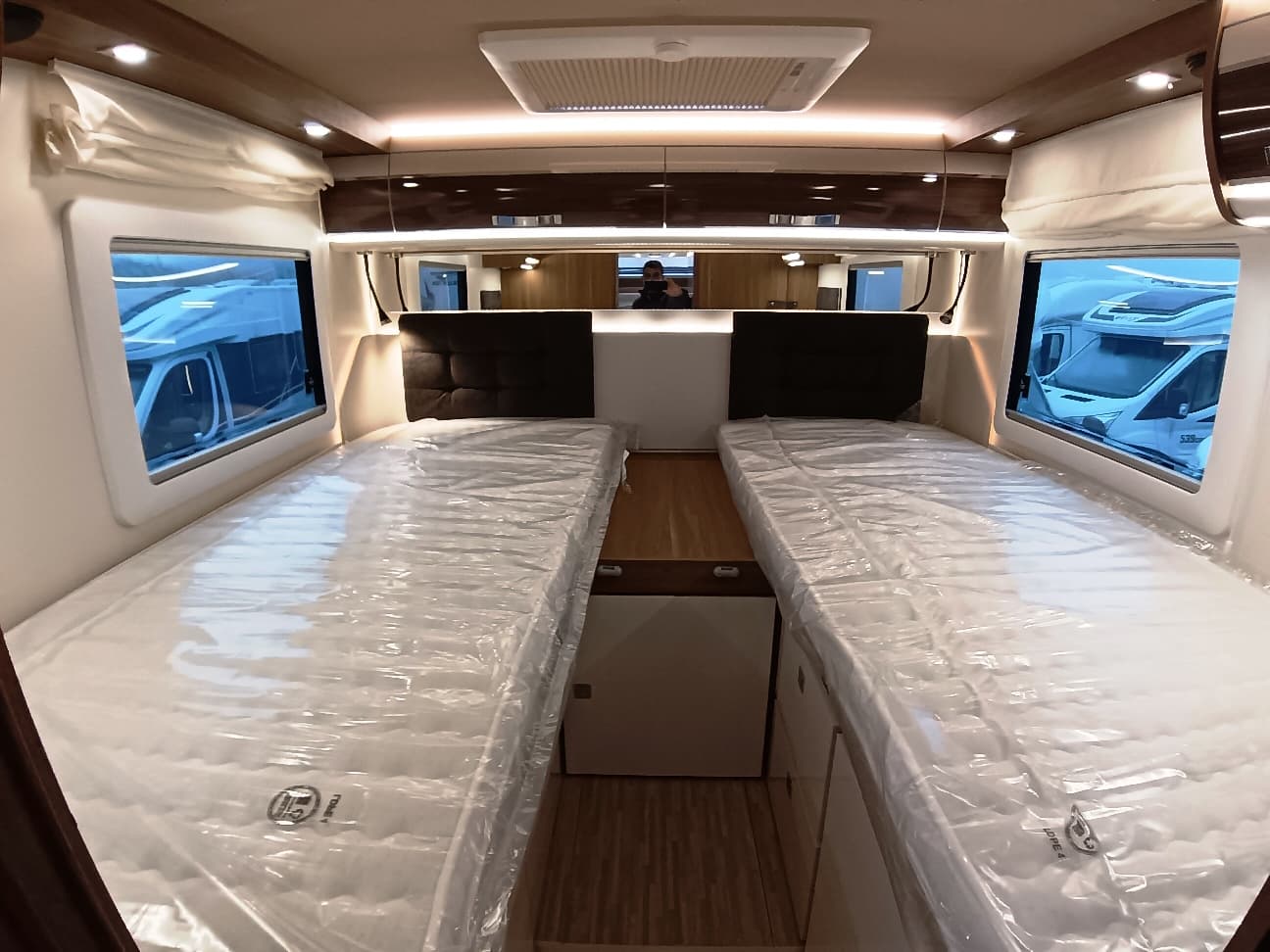 mobilvetta-krosser-86-gemelli-automatico-180-doppiopavimento-barberacaravan-castelboglione-at-13