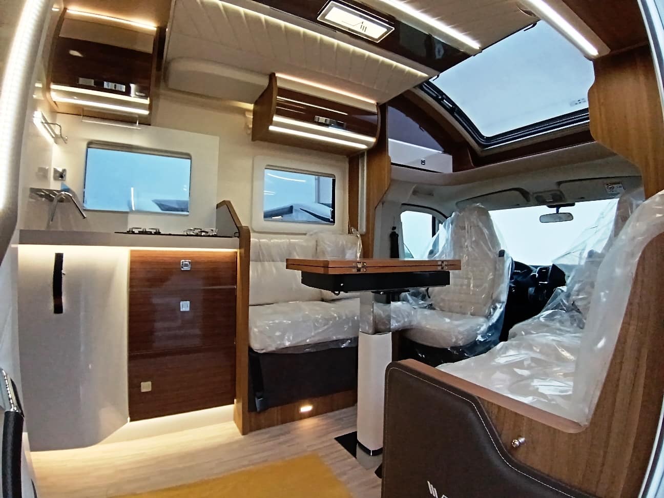 mobilvetta-krosser-86-gemelli-automatico-180-doppiopavimento-barberacaravan-castelboglione-at-5