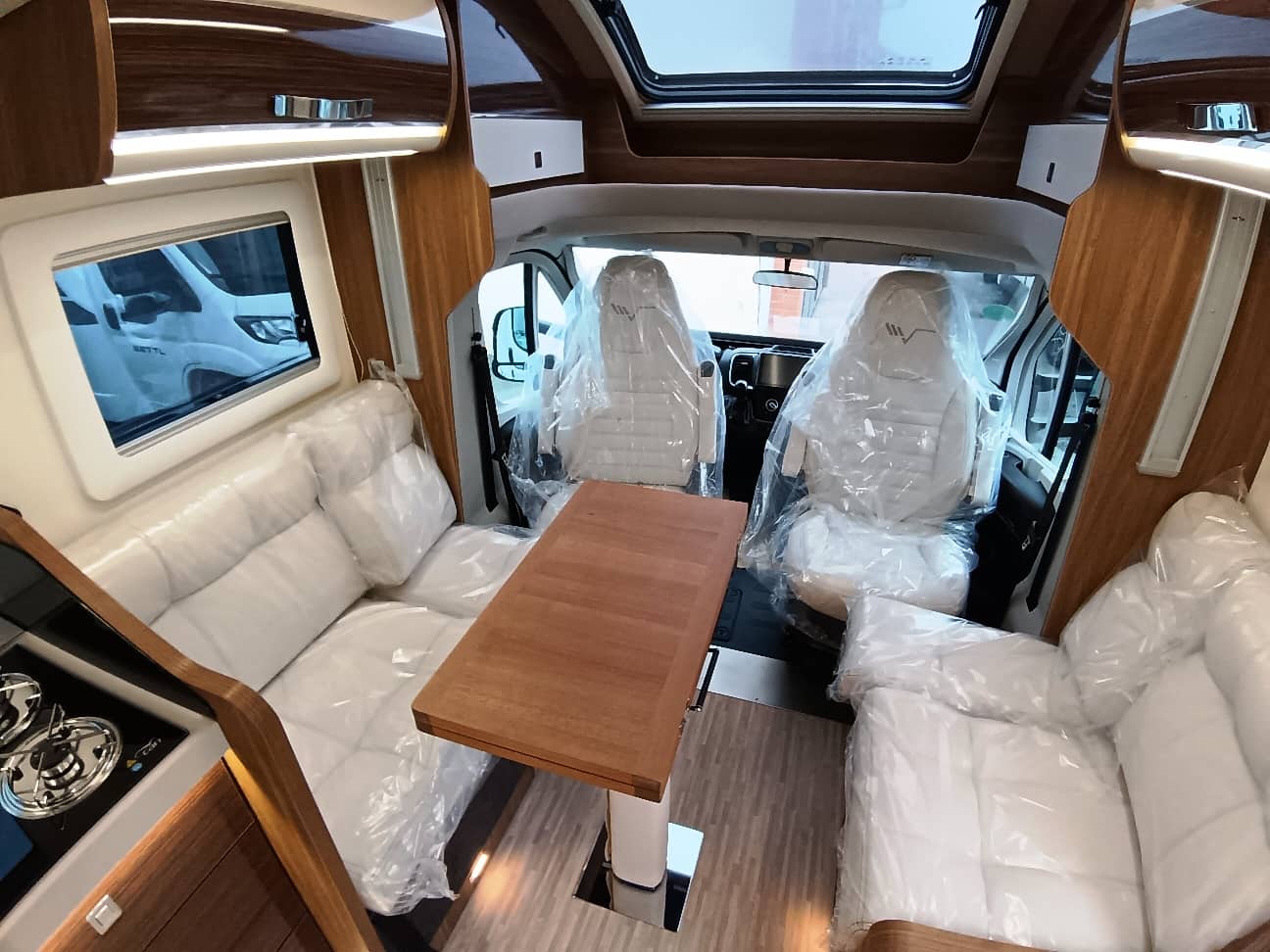 mobilvetta-krosser-86-gemelli-automatico-180-doppiopavimento-barberacaravan-castelboglione-at-8