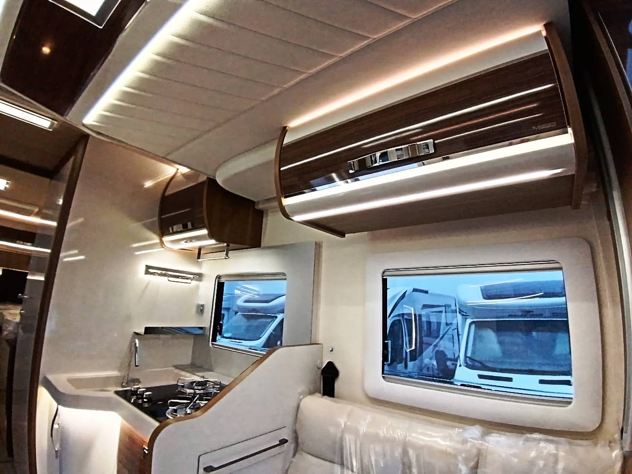 mobilvetta-krosser-86-gemelli-automatico-180-doppiopavimento-barberacaravan-castelboglione-at-9