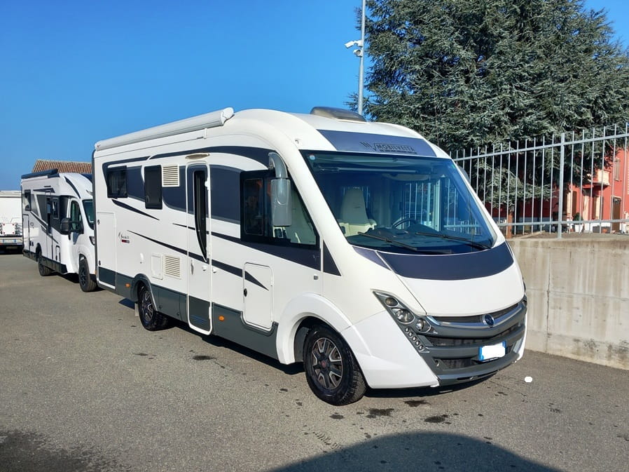 mobilvetta-k-yacht-85-motorhome-lettigemelli-barberacaravan-castelboglione-at-1
