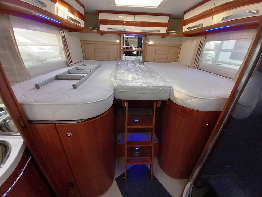 mobilvetta-k-yacht-85-motorhome-lettigemelli-barberacaravan-castelboglione-at-14