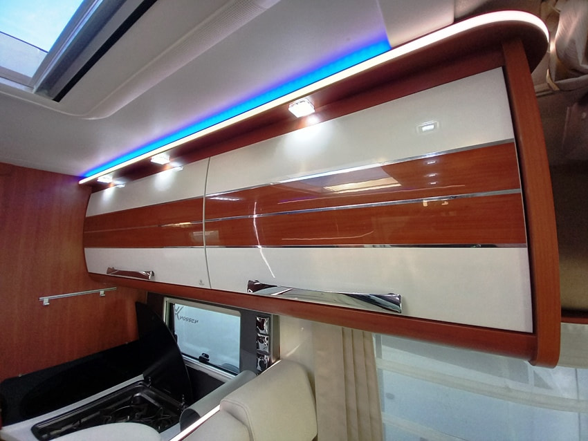 mobilvetta-k-yacht-85-motorhome-lettigemelli-barberacaravan-castelboglione-at-19