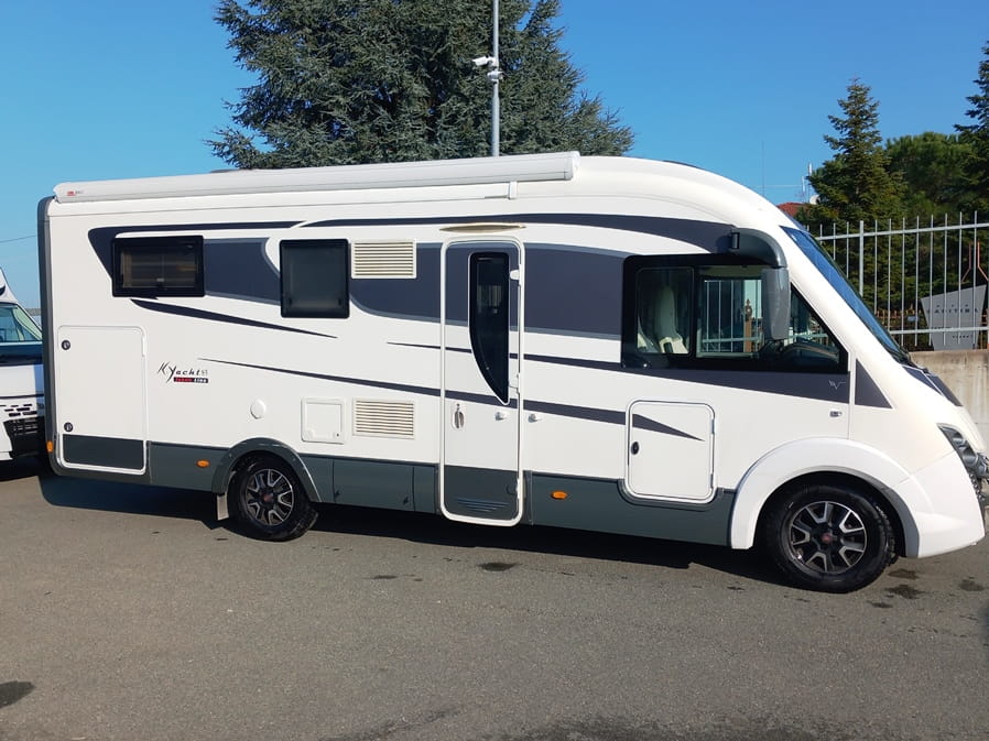 mobilvetta-k-yacht-85-motorhome-lettigemelli-barberacaravan-castelboglione-at-2