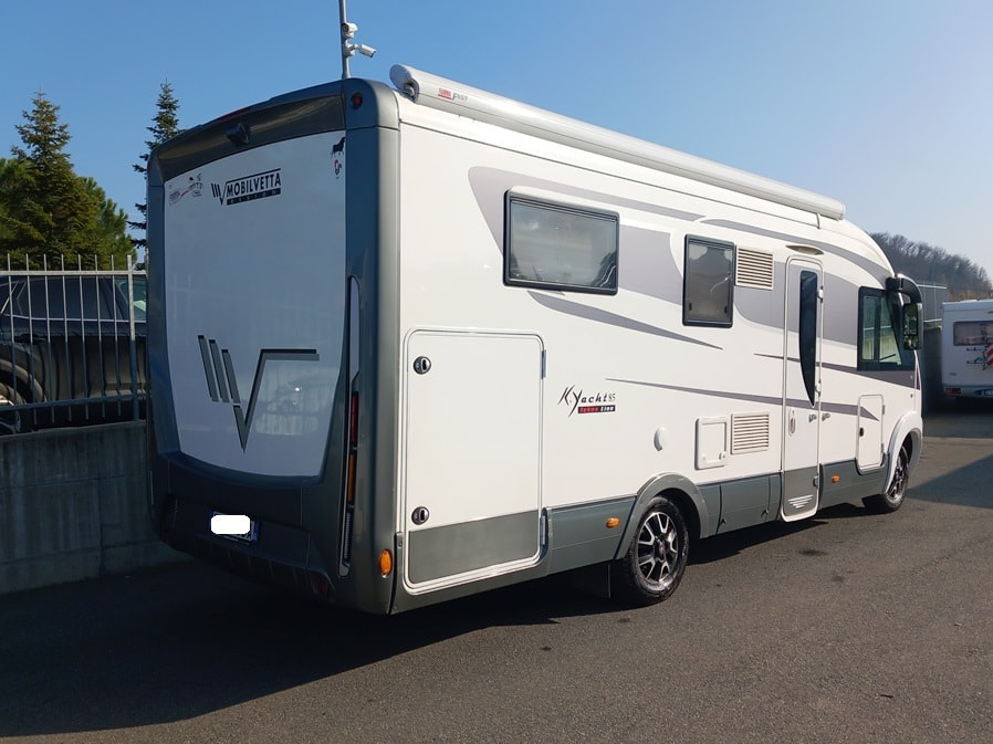 mobilvetta-k-yacht-85-motorhome-lettigemelli-barberacaravan-castelboglione-at-3
