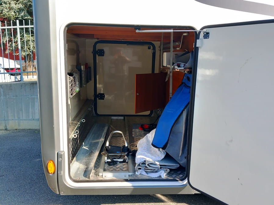mobilvetta-k-yacht-85-motorhome-lettigemelli-barberacaravan-castelboglione-at-4