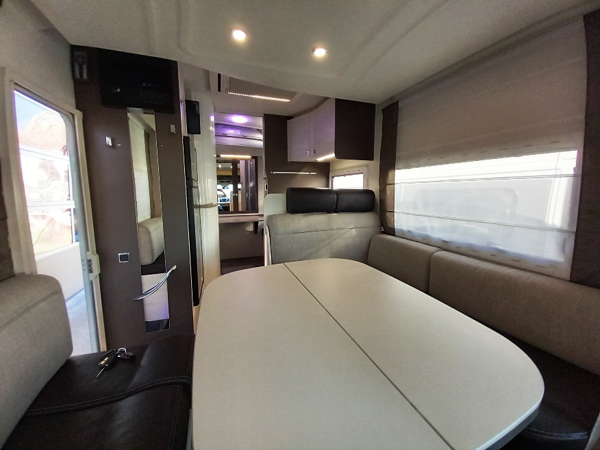 chausson-flash-716-semintegrale-castelli-transit-barberacaravan-castelboglione-at-7