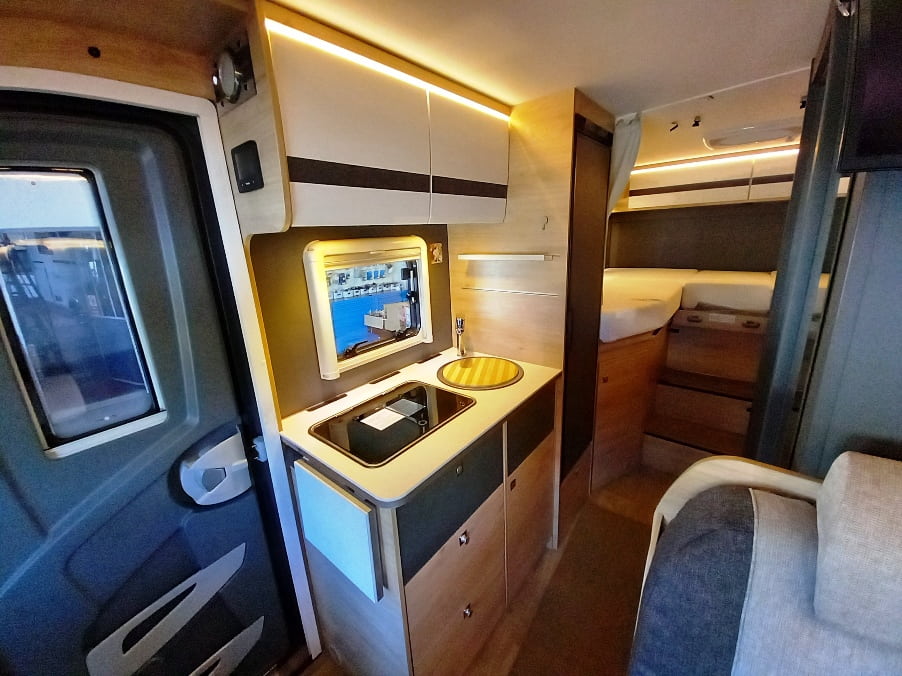 dethleffs-globebus-go-t45-semintegrale-compatto-gemelli-ford-barberacaravan-castelboglione-at-10