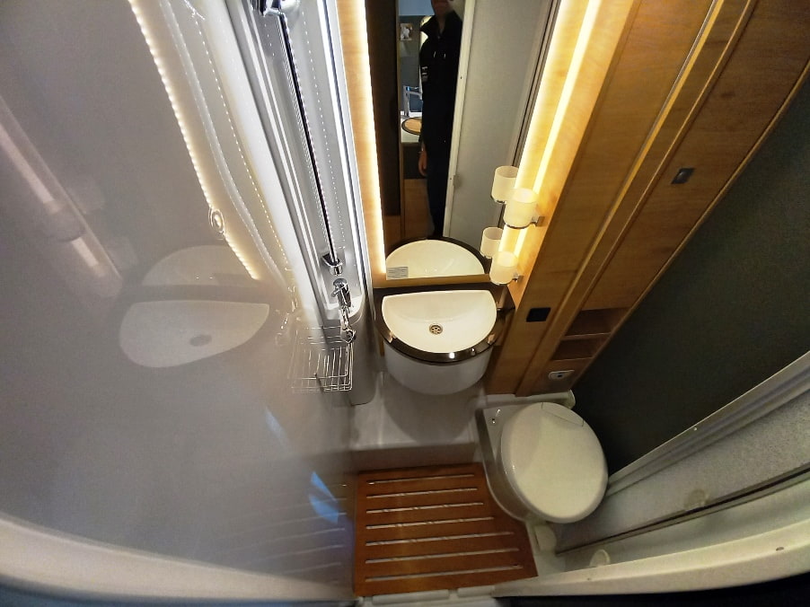 dethleffs-globebus-go-t45-semintegrale-compatto-gemelli-ford-barberacaravan-castelboglione-at-15