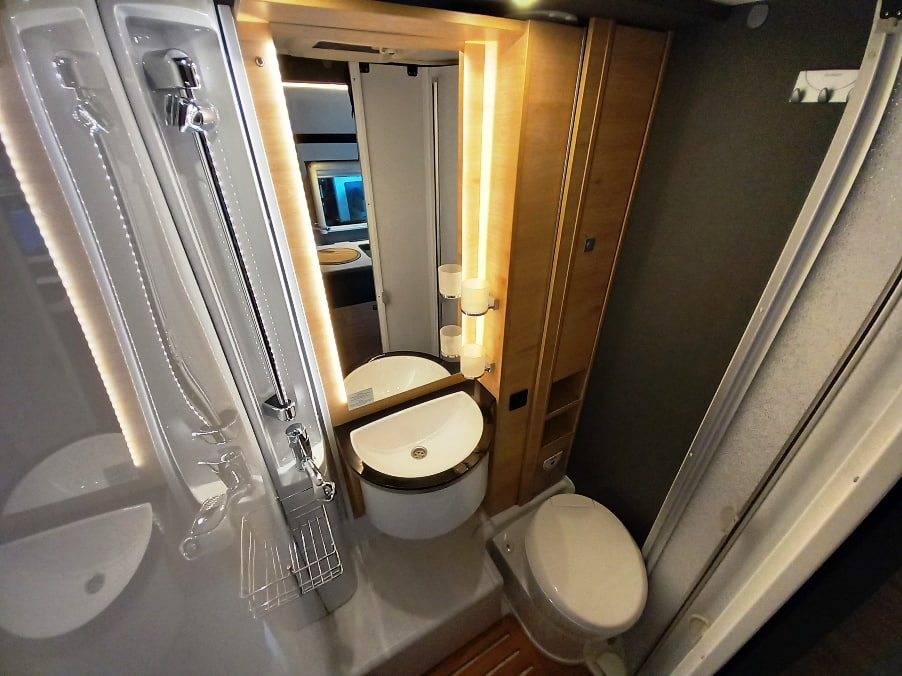 dethleffs-globebus-go-t45-semintegrale-compatto-gemelli-ford-barberacaravan-castelboglione-at-17