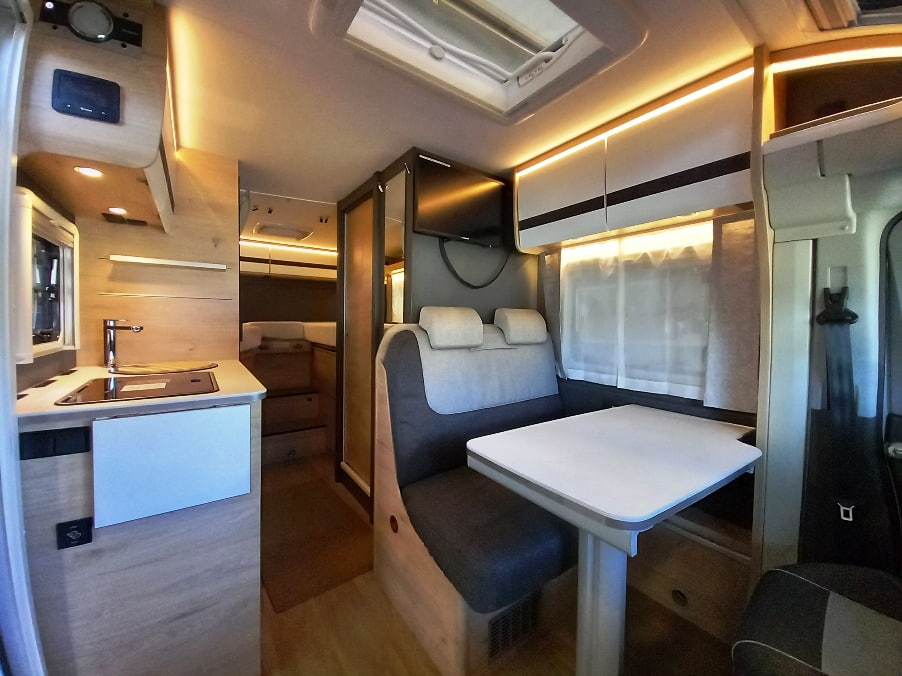 dethleffs-globebus-go-t45-semintegrale-compatto-gemelli-ford-barberacaravan-castelboglione-at-6