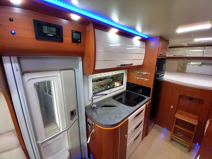 mobilvetta-kea-m-74-mansardato-garage-litio-barberacaravan-castelboglione-at-10