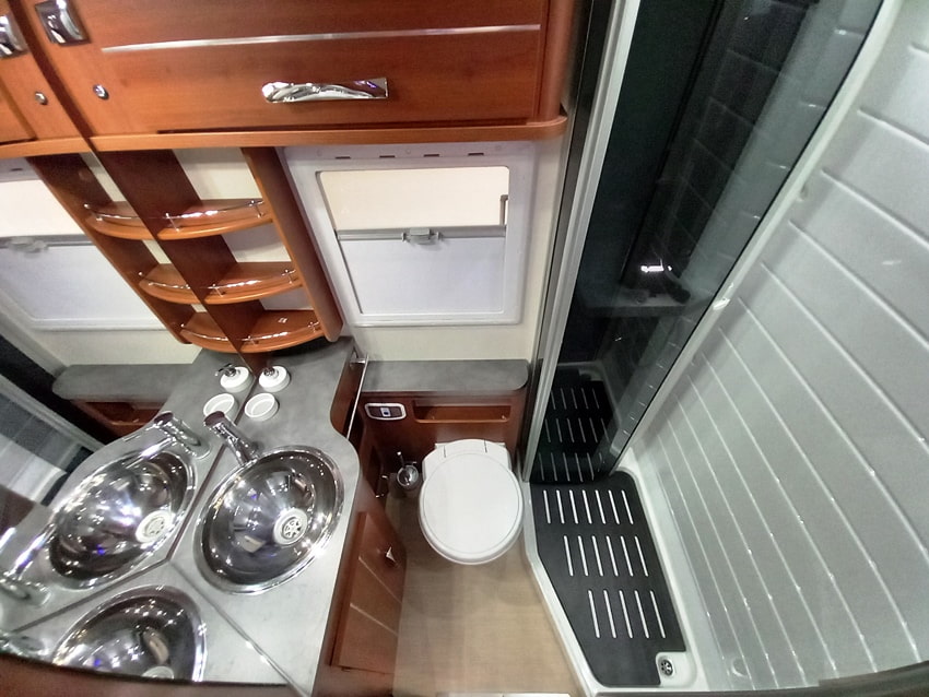 mobilvetta-kea-m-74-mansardato-garage-litio-barberacaravan-castelboglione-at-14