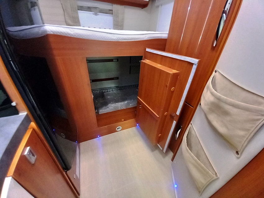 mobilvetta-kea-m-74-mansardato-garage-litio-barberacaravan-castelboglione-at-15