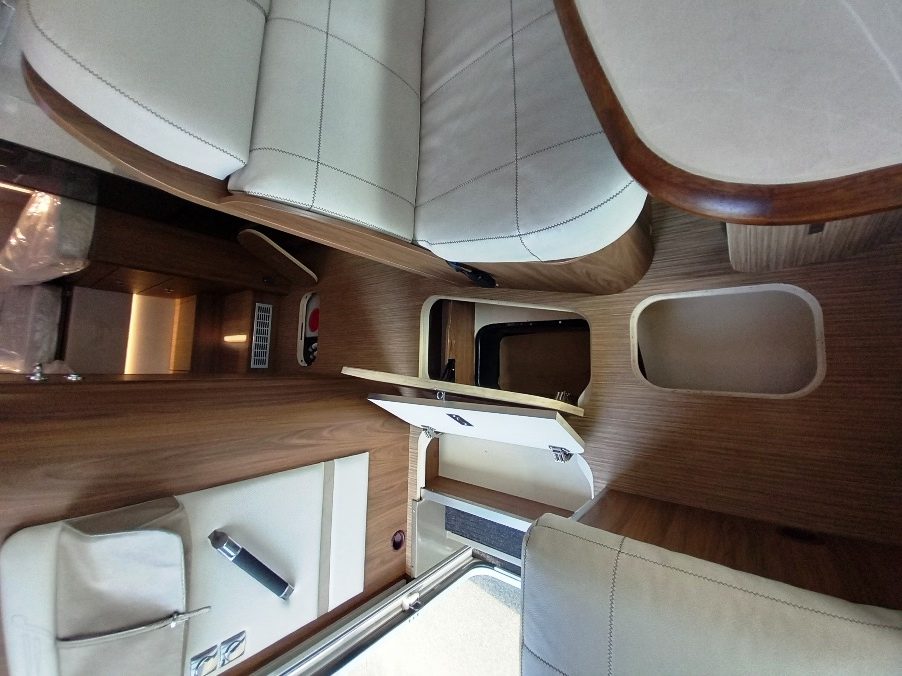 arca-h-699-glg-motorhome-gemelli-alko-doppiopavimento-barberacaravan-castelboglione-at-17
