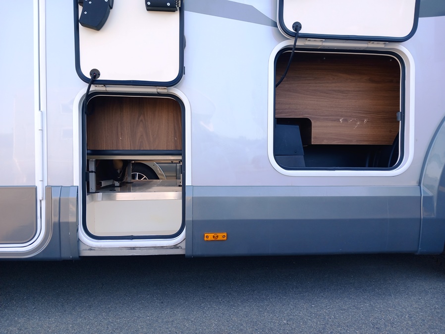 arca-h-699-glg-motorhome-gemelli-alko-doppiopavimento-barberacaravan-castelboglione-at-20