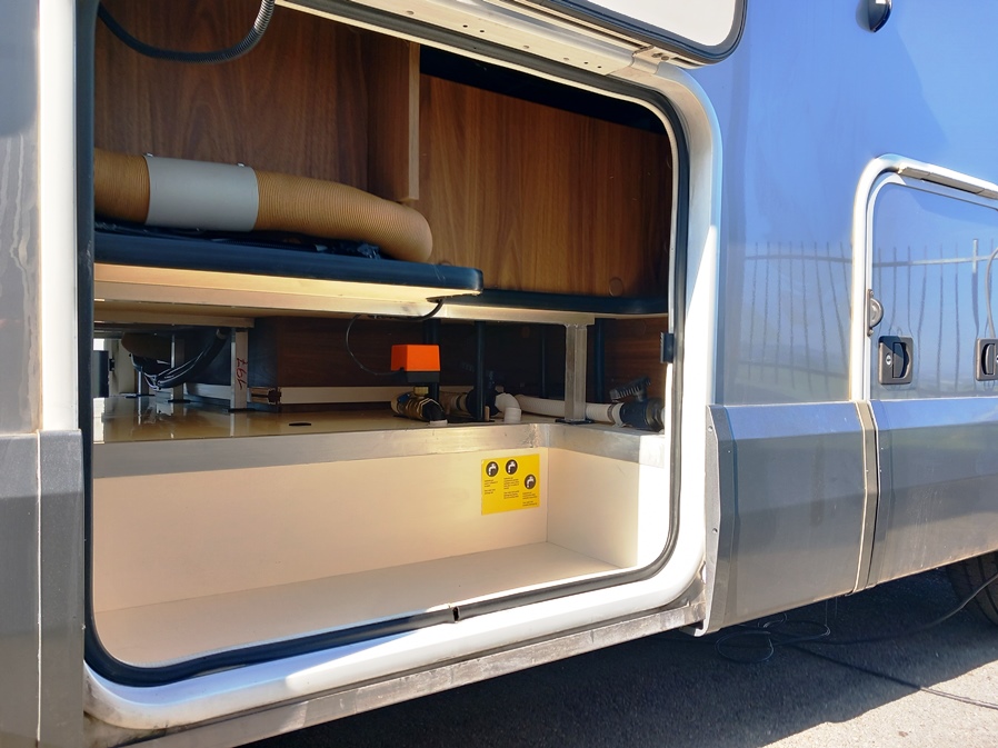 arca-h-699-glg-motorhome-gemelli-alko-doppiopavimento-barberacaravan-castelboglione-at-21