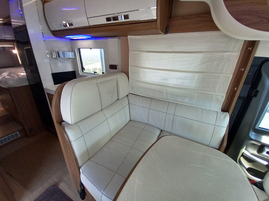 arca-h-699-glg-motorhome-gemelli-alko-doppiopavimento-barberacaravan-castelboglione-at-9