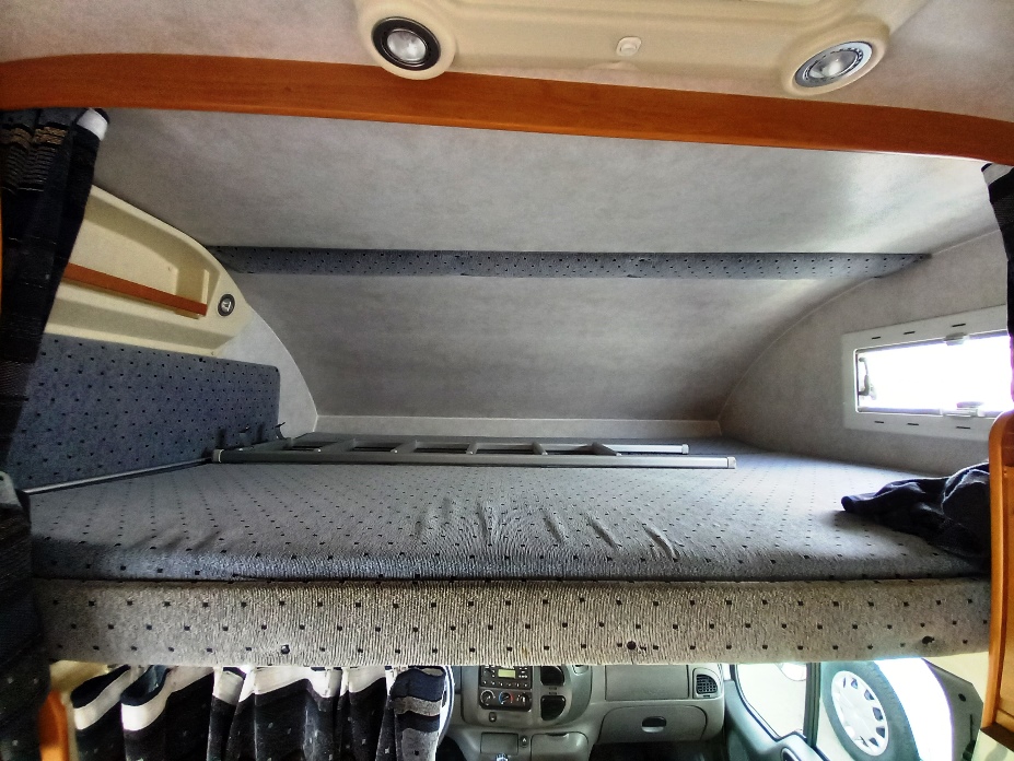 kentucky-corral-1-mansardato-posteriore-castello-barberacaravan-castelboglione-at-13