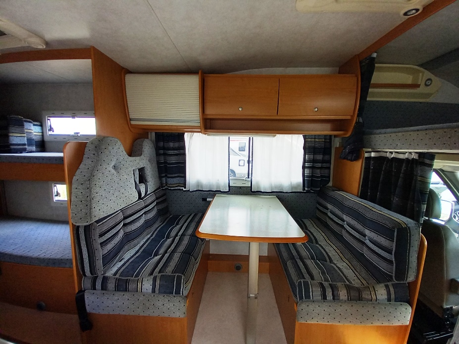 kentucky-corral-1-mansardato-posteriore-castello-barberacaravan-castelboglione-at-5