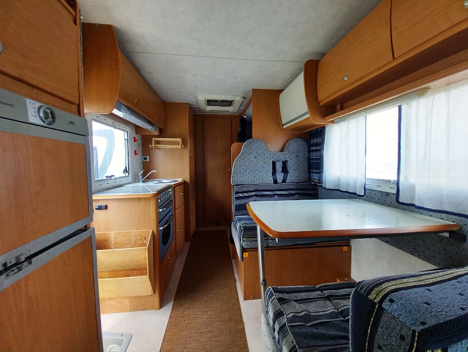 kentucky-corral-1-mansardato-posteriore-castello-barberacaravan-castelboglione-at-6