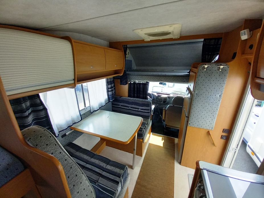 kentucky-corral-1-mansardato-posteriore-castello-barberacaravan-castelboglione-at-7