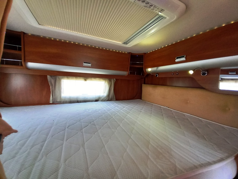 laika-kreos-6010-motorhome-garage-doppiopavimento-alko-barberacaravan-castelboglione-at-12