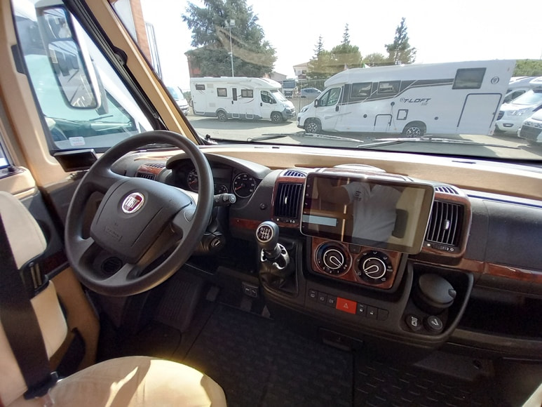 laika-kreos-6010-motorhome-garage-doppiopavimento-alko-barberacaravan-castelboglione-at-16