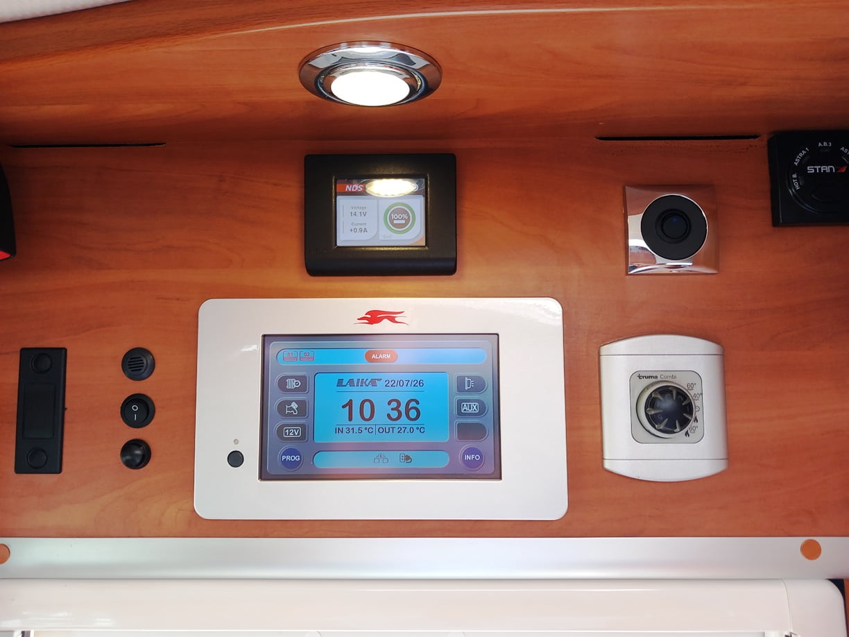laika-kreos-6010-motorhome-garage-doppiopavimento-alko-barberacaravan-castelboglione-at-17