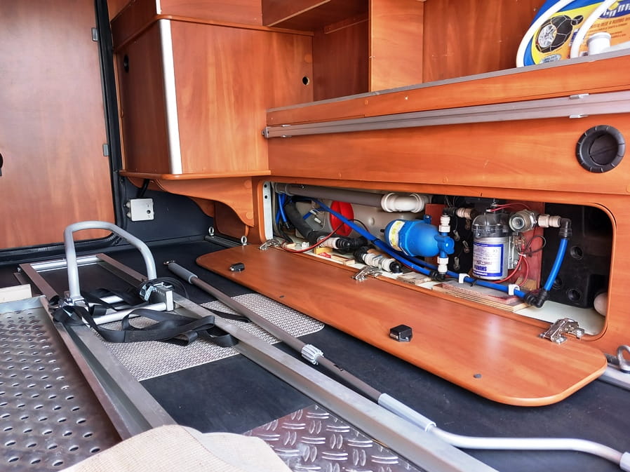 laika-kreos-6010-motorhome-garage-doppiopavimento-alko-barberacaravan-castelboglione-at-5