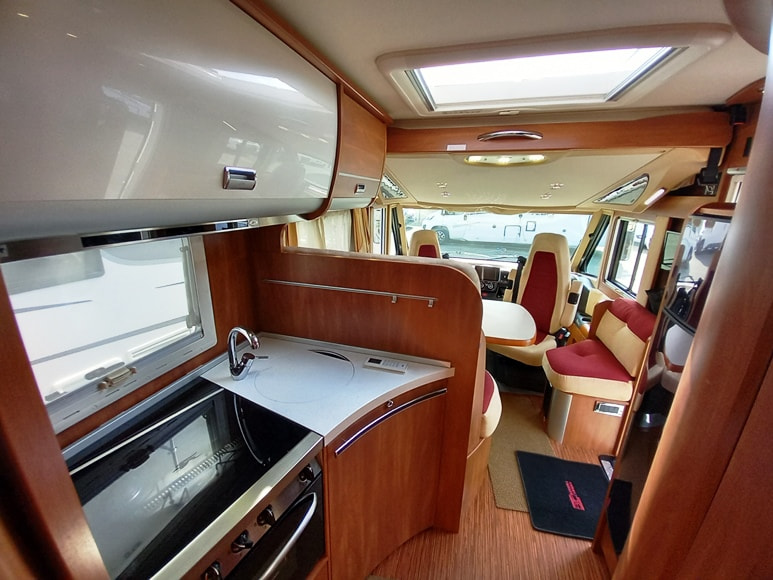 laika-kreos-6010-motorhome-garage-doppiopavimento-alko-barberacaravan-castelboglione-at-9