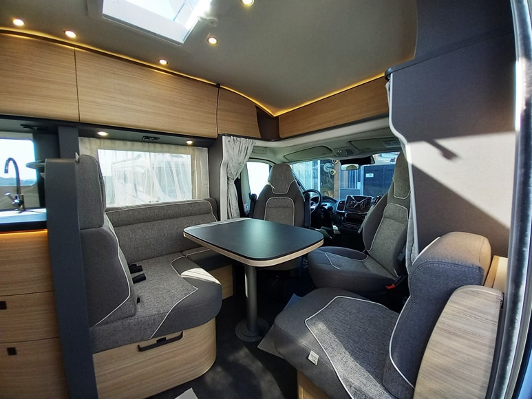 malibu-reisemobil-t-450-re-le-semintegrale-doppiopavimento-gemelli-barberacaravan-castelboglione-at-7