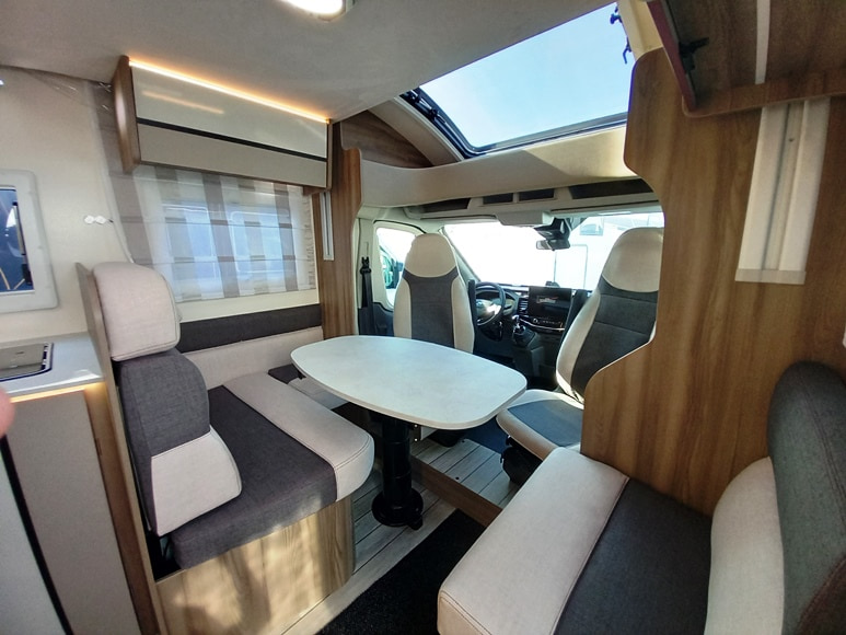 rollerteam-kronos-285tl-gemelli-semintegrale-barberacaravan-castelboglione-at-4