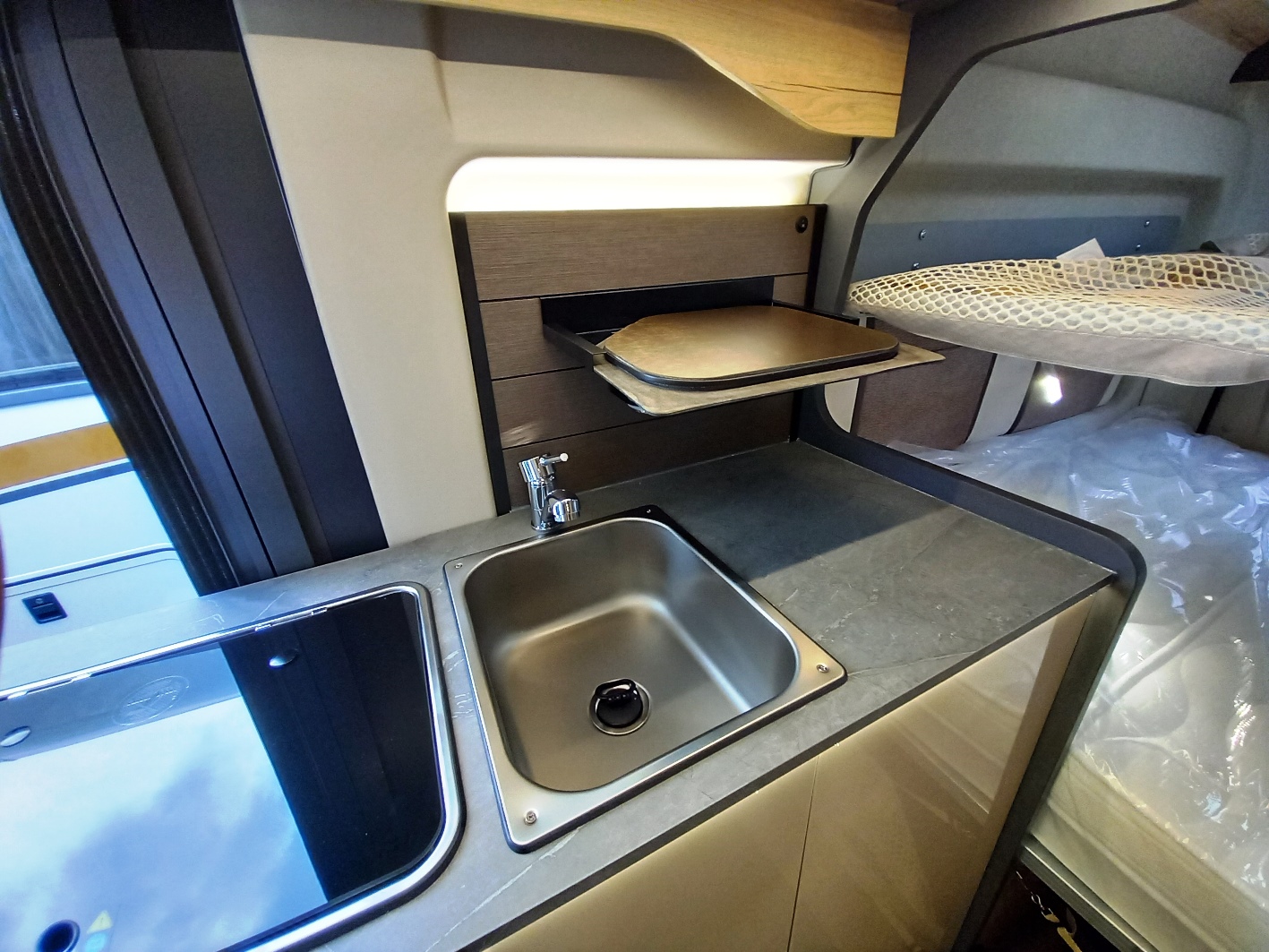 elnagh- evan-premium-letti a castello-van-barberacaravan-castelboglione-at-10