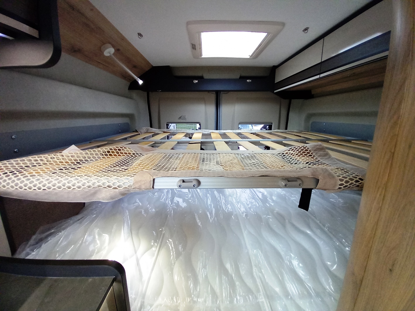 elnagh- evan-premium-letti a castello-van-barberacaravan-castelboglione-at-11
