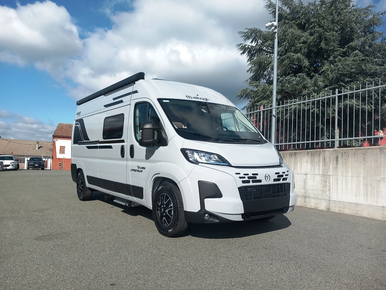 elnagh- evan-premium-letti a castello-van-barberacaravan-castelboglione-at-2