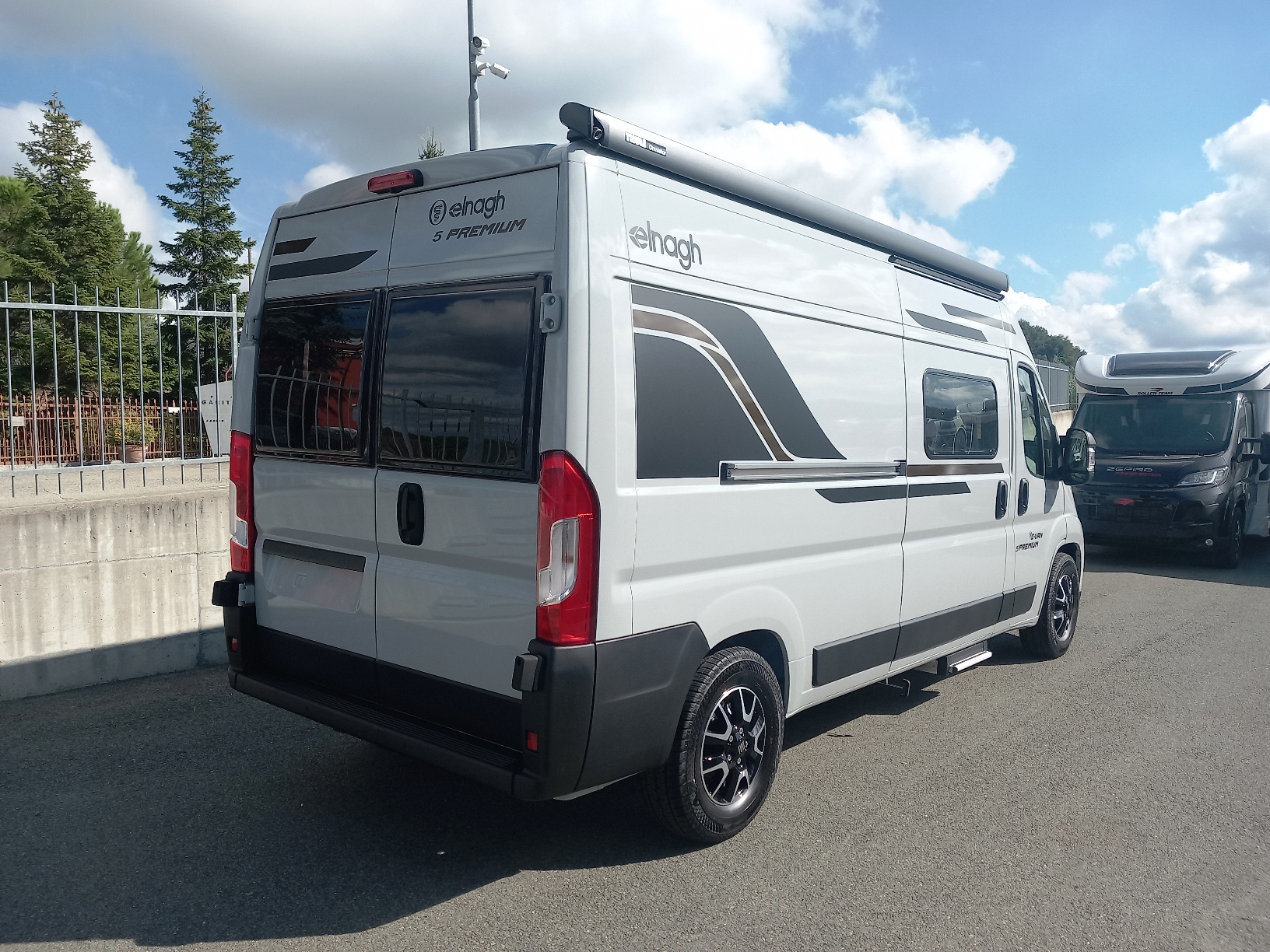 elnagh- evan-premium-letti a castello-van-barberacaravan-castelboglione-at-3