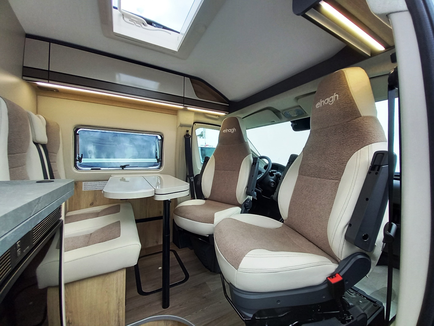 elnagh- evan-premium-letti a castello-van-barberacaravan-castelboglione-at-5