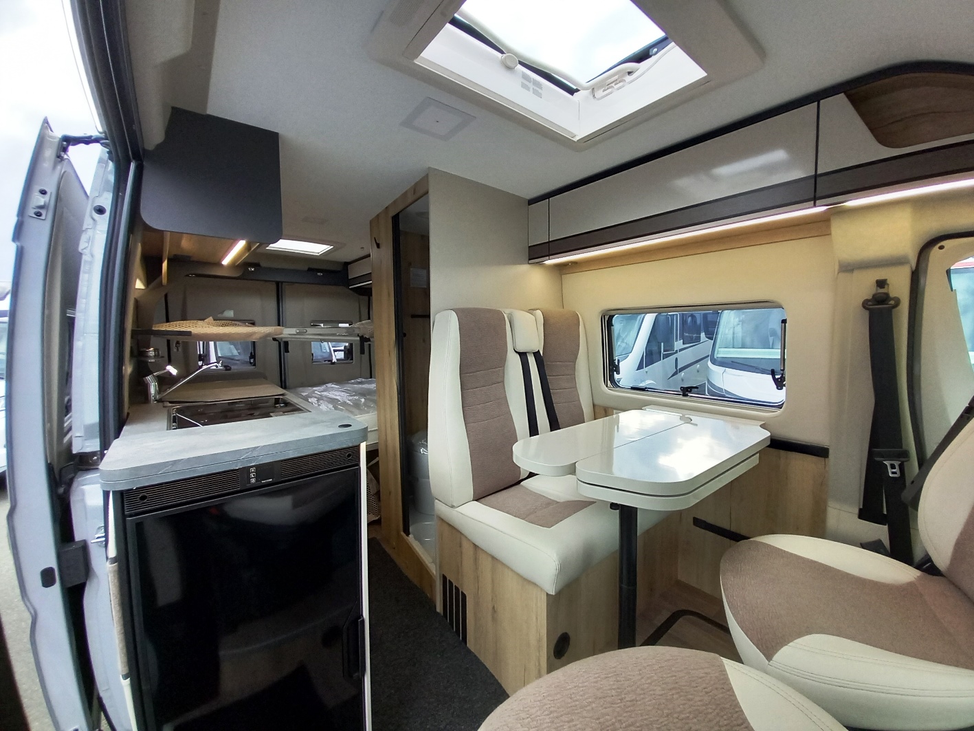 elnagh- evan-premium-letti a castello-van-barberacaravan-castelboglione-at-6