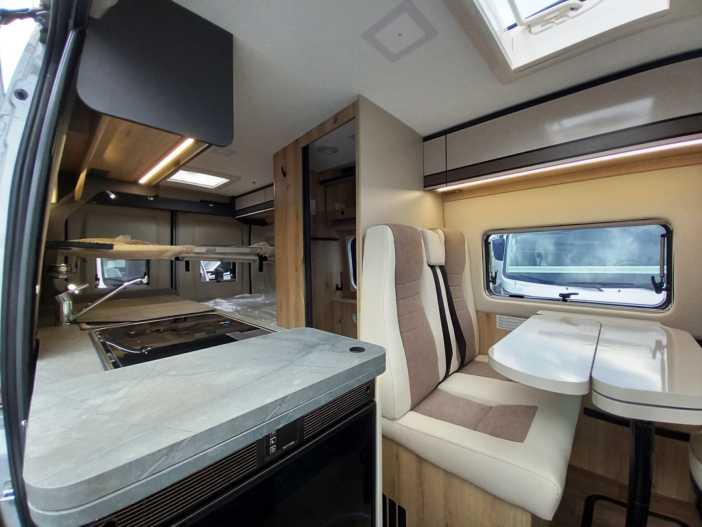 elnagh- evan-premium-letti a castello-van-barberacaravan-castelboglione-at-7