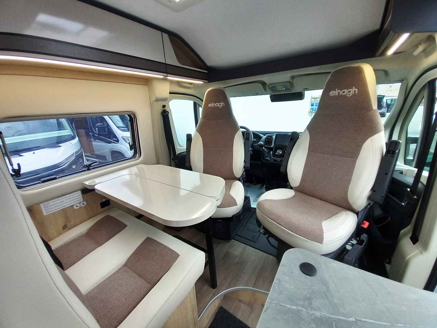elnagh- evan-premium-letti a castello-van-barberacaravan-castelboglione-at-8