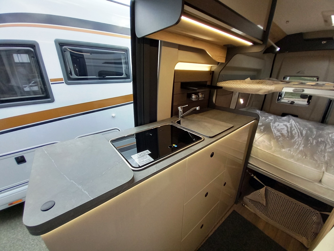 elnagh- evan-premium-letti a castello-van-barberacaravan-castelboglione-at-9