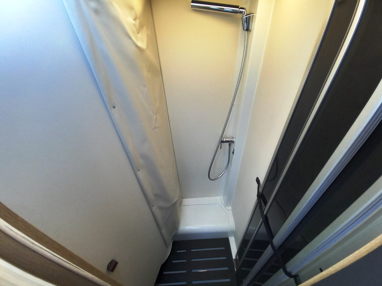 elnagh-t-loft-529-seintegrale-lettigemelli-barberacaravan-castelboglione-at-12