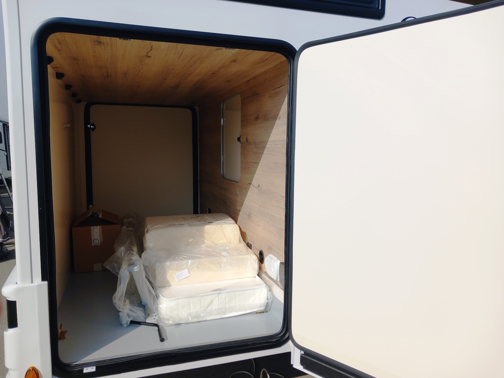 elnagh-t-loft-529-seintegrale-lettigemelli-barberacaravan-castelboglione-at-4