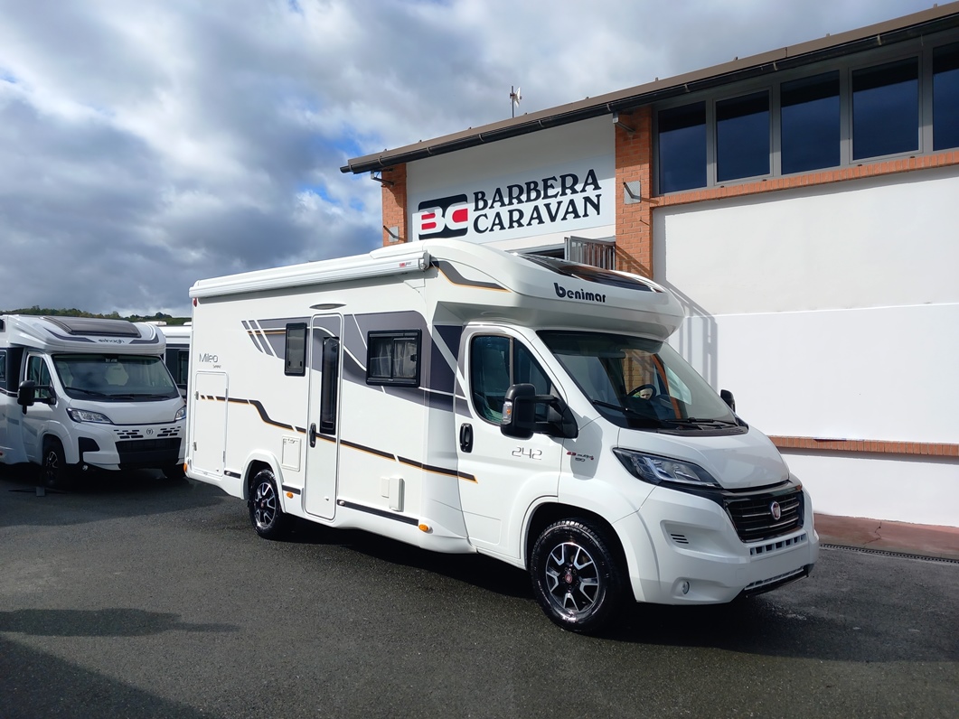Benimar Mileo 242, semintegrale letto trasversale e basculante, 5 posti, €55900,00