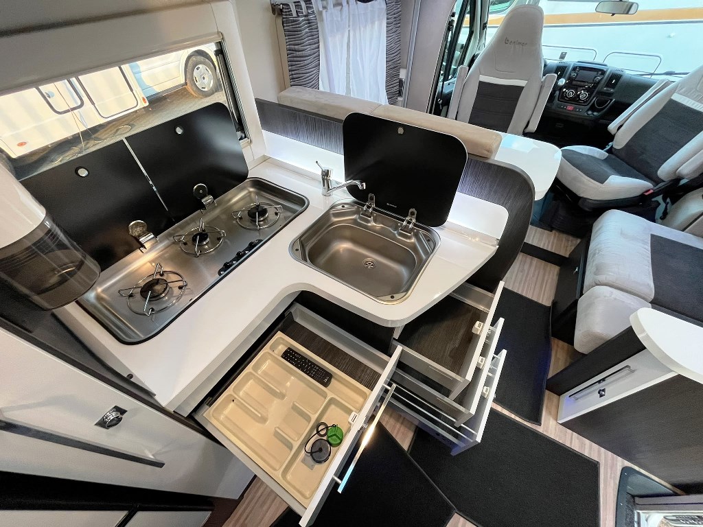 camper-benimar-mileo242-seminegrale-lettotrasversale-basculane-5posi-usato-barberacaravan-castelboglione-at-12