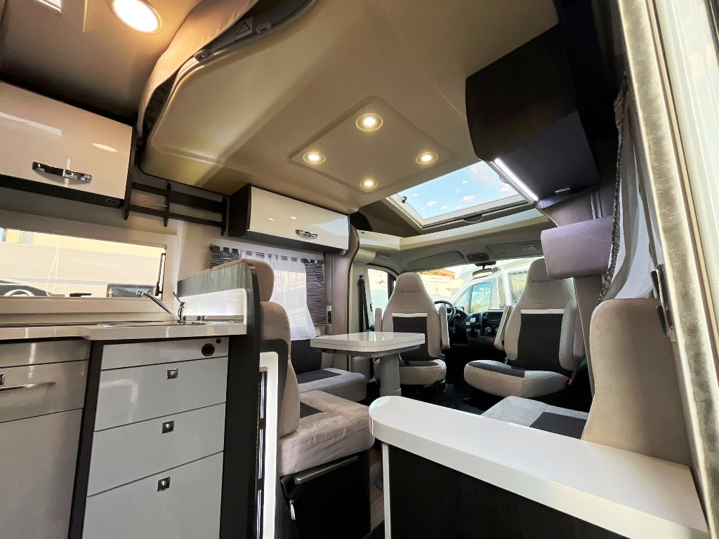 camper-benimar-mileo242-seminegrale-lettotrasversale-basculane-5posi-usato-barberacaravan-castelboglione-at-6