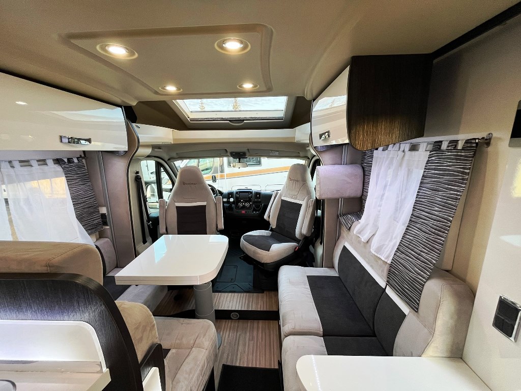 camper-benimar-mileo242-seminegrale-lettotrasversale-basculane-5posi-usato-barberacaravan-castelboglione-at-7